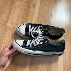black low top converse